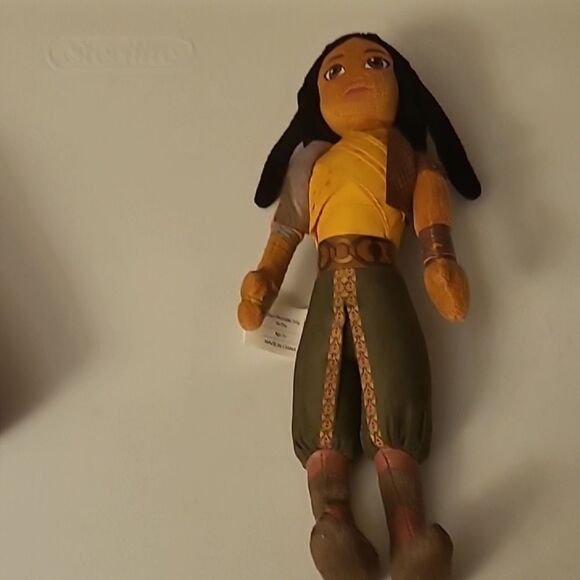 Disney's Raya Doll with Red Cape and Green Outfit - Picture 5 of 6